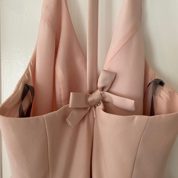 V Neck Halter Gown with Sash
WHITE BY VERA WANG - Picture 5 of 8